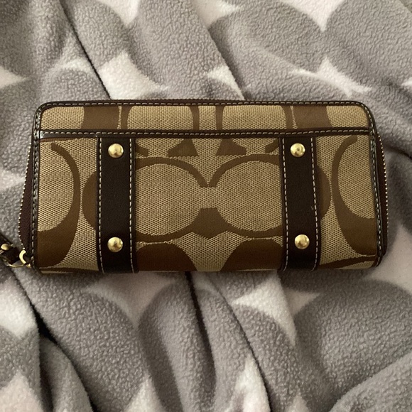 Coach wallet with buckles - Picture 3 of 3